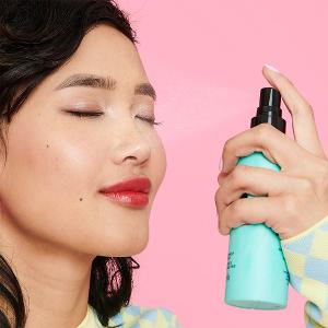 benefit 嘖嘖稱齊無油慮定妝噴霧