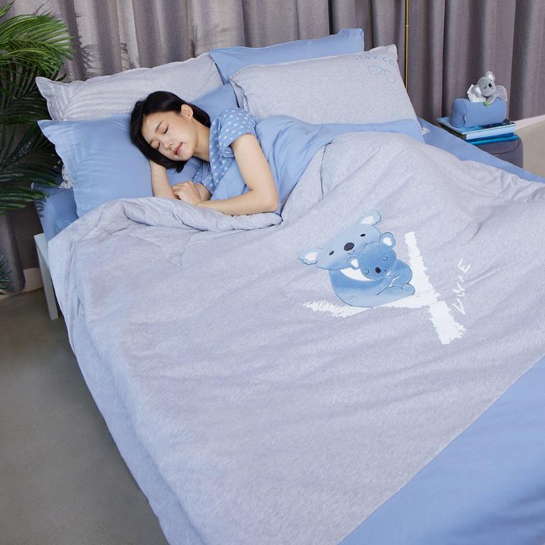 YVONNE 以旺無尾熊 單人四季被(5x7呎)-寧靜灰/勿忘草藍