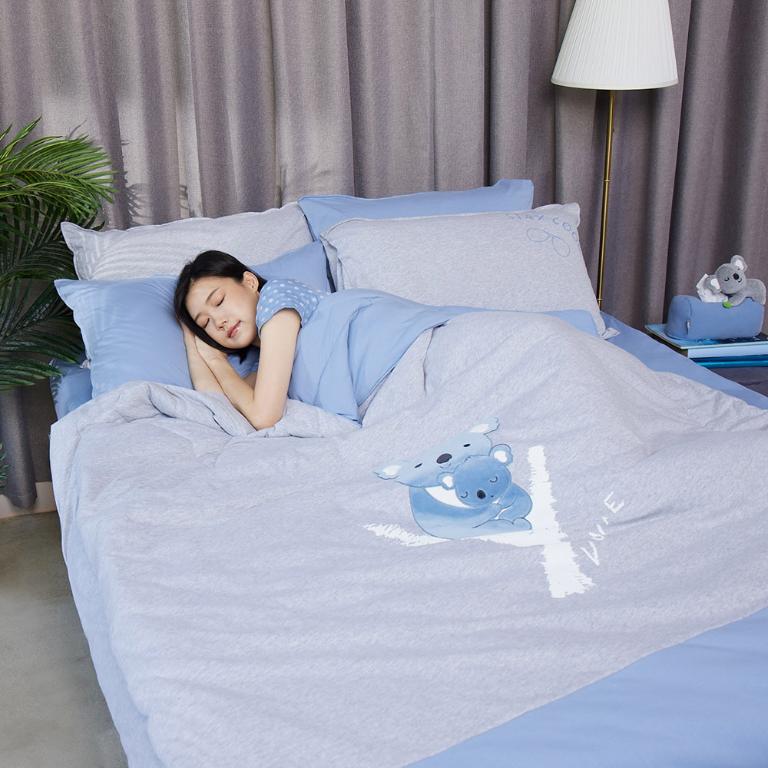 YVONNE 以旺無尾熊 單人四季被(5x7呎)-寧靜灰/勿忘草藍