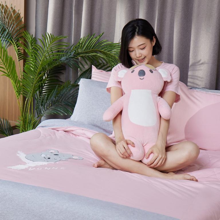 YVONNE 以旺 無尾熊 單人四季被(5x7呎)-天竺葵粉