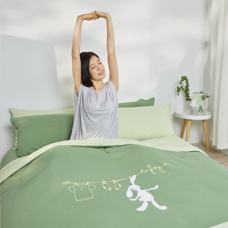 YVONNE 以旺 好心情垂耳兔雙人四季被-尤佳利綠