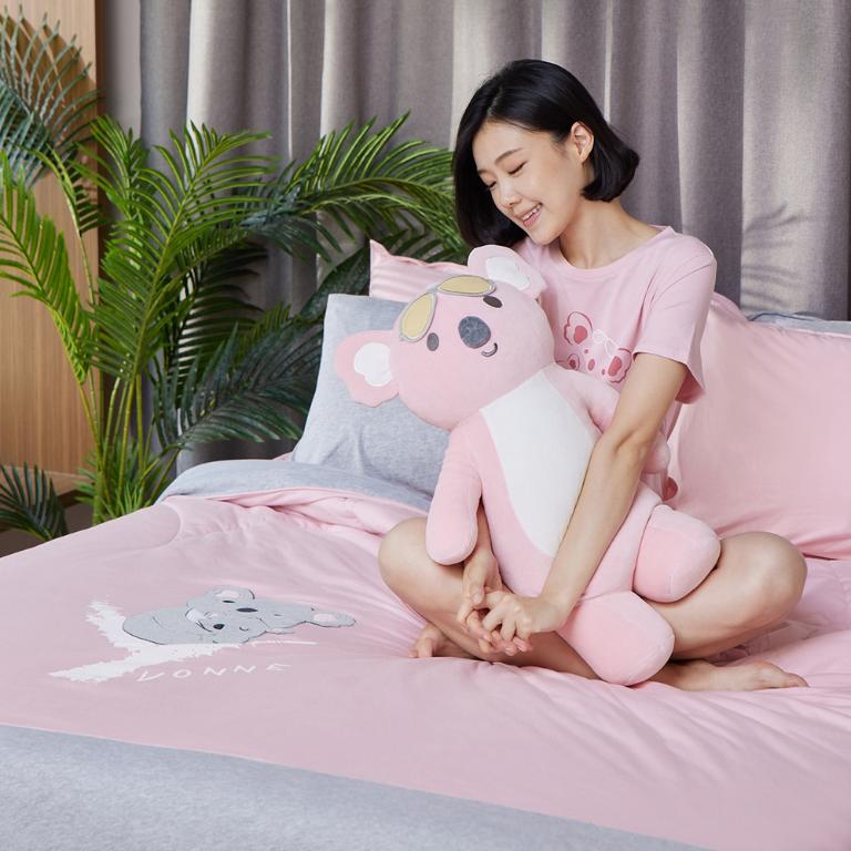 YVONNE 以旺 無尾熊 單人四季被(5x7呎)-天竺葵粉