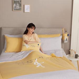 YVONNE 以旺 好心情垂耳兔雙人四季被-金合歡黃