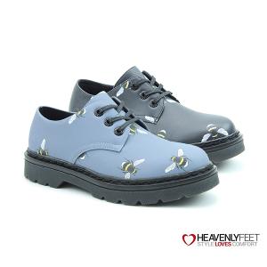 HEAVENLYFEET 英國舒適休閒女鞋 蜜蜂印花7孔密鞋-LIBERTY BEES丹寧藍