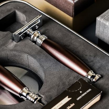 FREED 豪華四件雙刃刮鬍刀禮盒- 馬鞍棕+客製化刻字服務