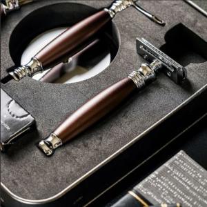 FREED 豪華四件雙刃刮鬍刀禮盒- 馬鞍棕+客製化刻字服務