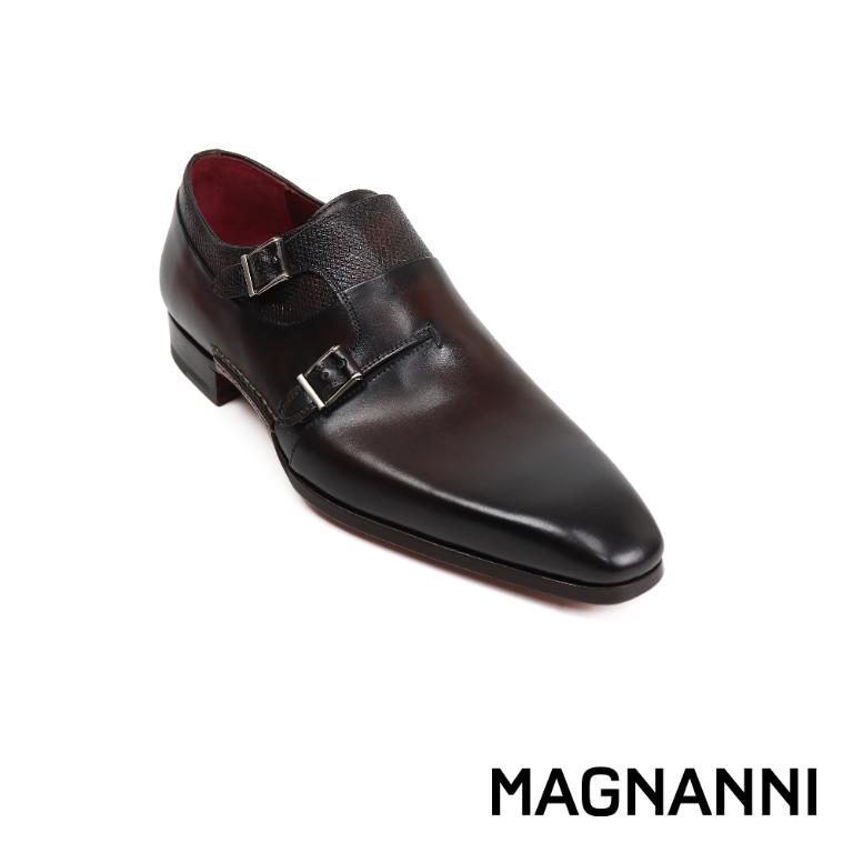 MAGNANNI 鞋襟半壓紋時尚雙扣孟克鞋 深棕色(23117-MAR)