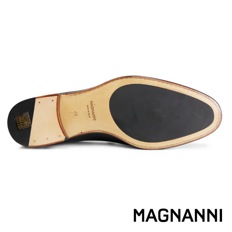 MAGNANNI 流蘇造型配飾典雅樂福鞋 黑色(21883C-BL)