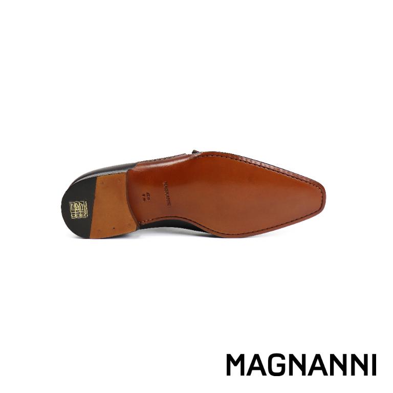 MAGNANNI 鞋襟半壓紋時尚雙扣孟克鞋 深棕色(23117-MAR)