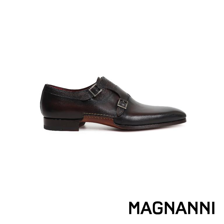 MAGNANNI 鞋襟半壓紋時尚雙扣孟克鞋 深棕色(23117-MAR)