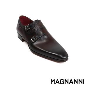 MAGNANNI 鞋襟半壓紋時尚雙扣孟克鞋 深棕色(23117-MAR)