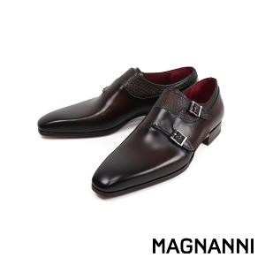 MAGNANNI 鞋襟半壓紋時尚雙扣孟克鞋 深棕色(23117-MAR)