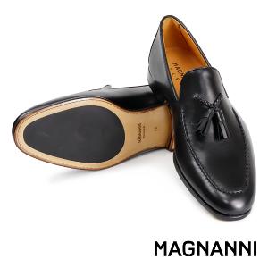 MAGNANNI 流蘇造型配飾典雅樂福鞋 黑色(21883C-BL)