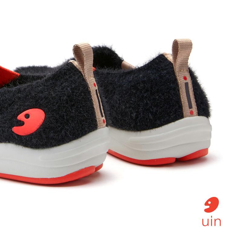 uin│西班牙原創設計 女鞋 帆布鞋 懶人鞋 黯夜黑彩繪休閒鞋W1700998