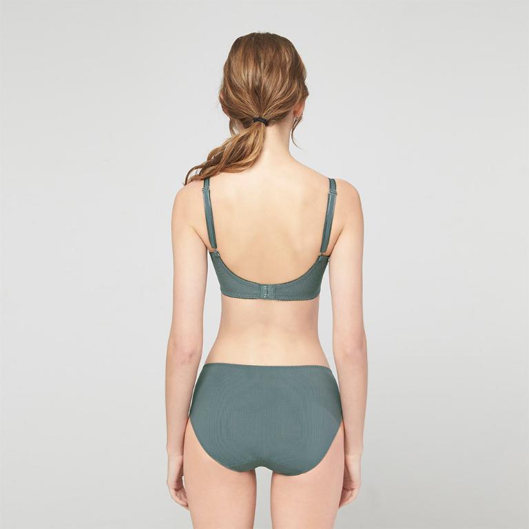 【思薇爾】輕醇BRA系列B-F罩軟鋼圈涼感蕾絲包覆女內衣(鑄鐵灰)