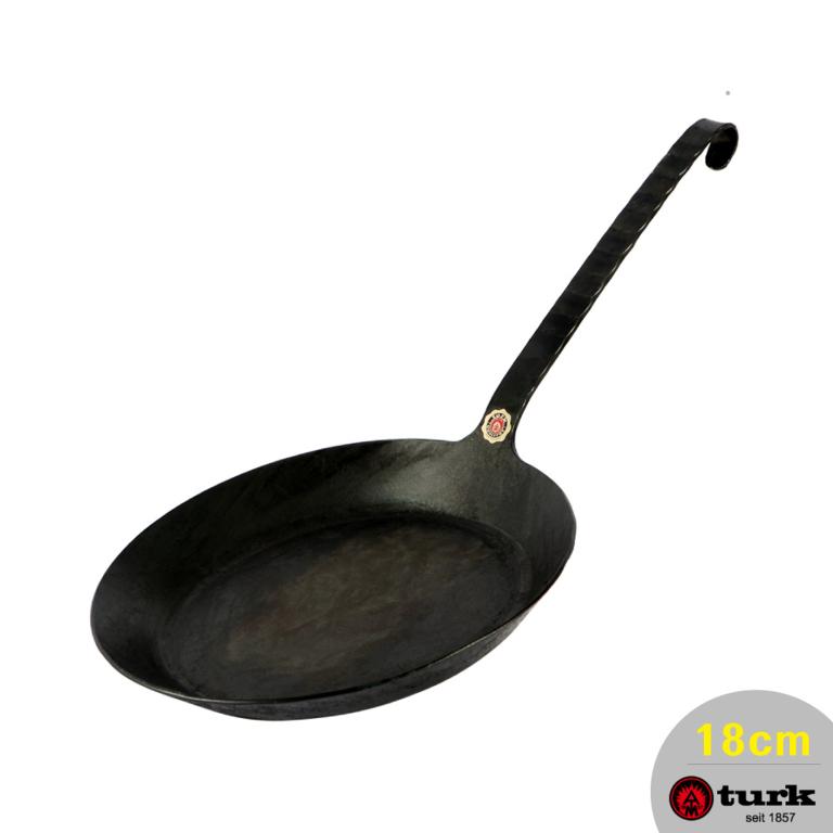 【德國turk土克鐵鍋】手工職人專業經典一體成型 平底鍋長柄18cm 65518