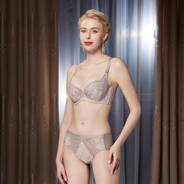 【思薇爾】星燦女爵系列C-F罩背心型蕾絲集中包覆女內衣(岩石棕)