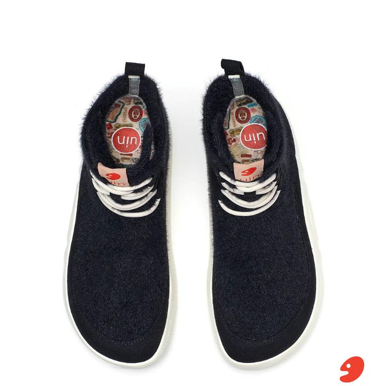 uin│西班牙原創設計 女鞋 短靴 黯夜黑素色休閒鞋W1640985