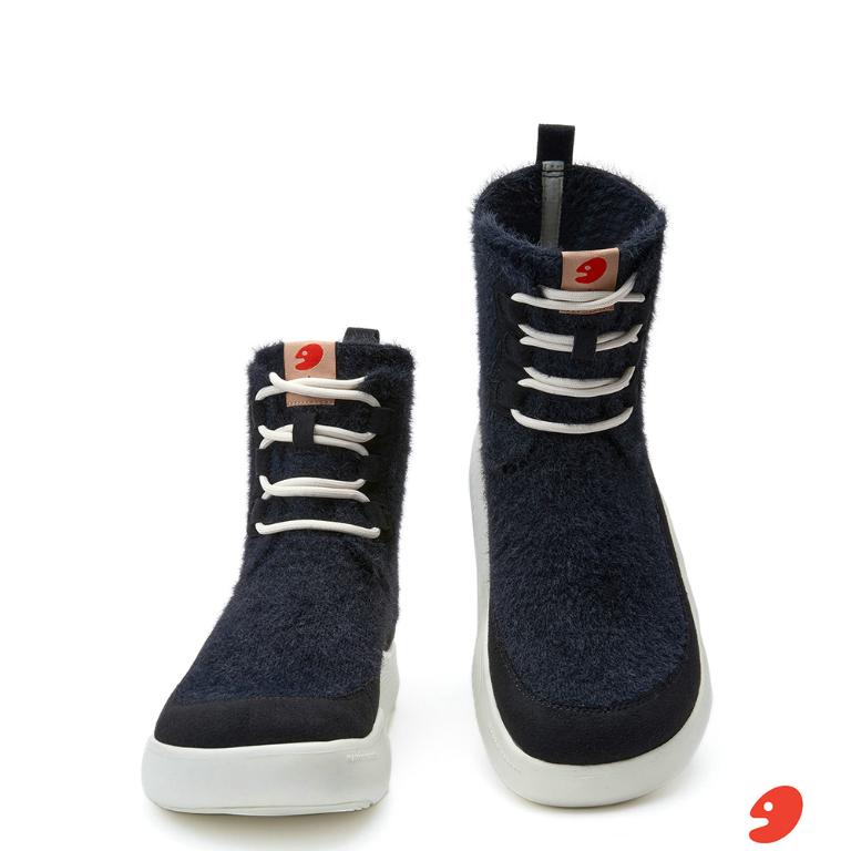 uin│西班牙原創設計 女鞋 短靴 黯夜黑素色休閒鞋W1640985