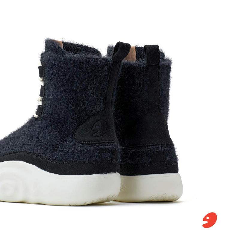 uin│西班牙原創設計 女鞋 短靴 黯夜黑素色休閒鞋W1640985