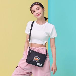 【OUTDOOR】Crayon Shinchan蠟筆小新橫式側背包-黑色 