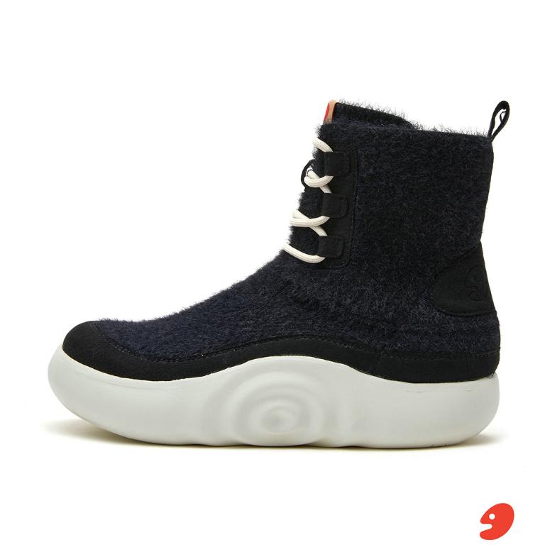 uin│西班牙原創設計 女鞋 短靴 黯夜黑素色休閒鞋W1640985