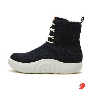 uin│西班牙原創設計 女鞋 短靴 黯夜黑素色休閒鞋W1640985