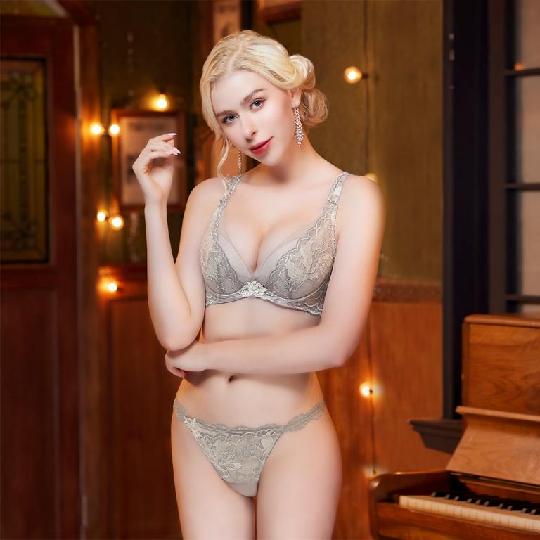 【思薇爾】蝴蝶花語系列M-XL蕾絲低腰丁字褲(麥香膚)