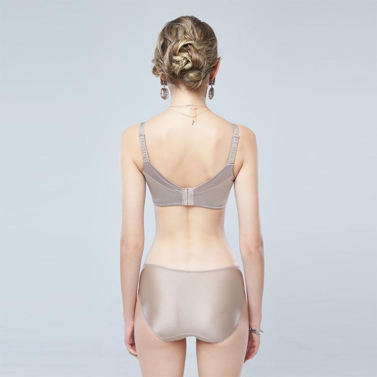 【思薇爾】蝴蝶花語系列M-XXL蕾絲中腰三角女內褲(麥香膚)