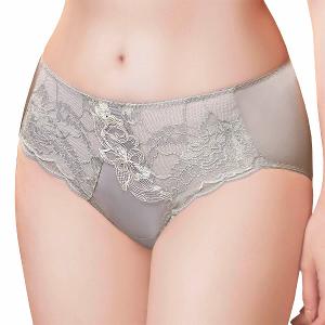 【思薇爾】蝴蝶花語系列M-XXL蕾絲中腰三角女內褲(麥香膚)
