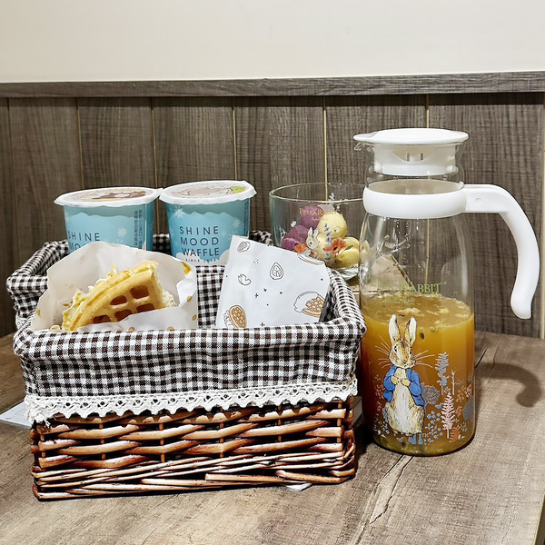 PETER RABBIT 比得兔 比得兔悠遊森林 1215ml 耐熱玻璃水壺（原廠授權）