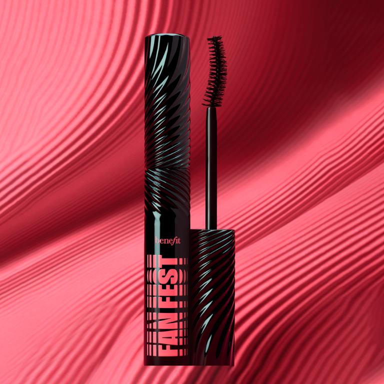 benefit 扇發魅力濃俏睫毛膏