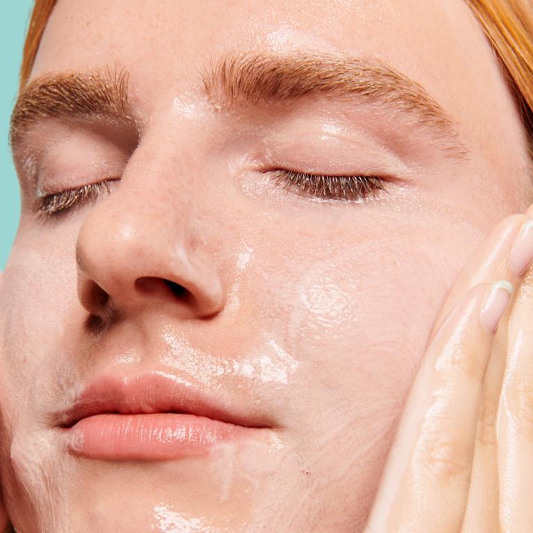 benefit 無孔不入果萃洗卸雙效卸妝油