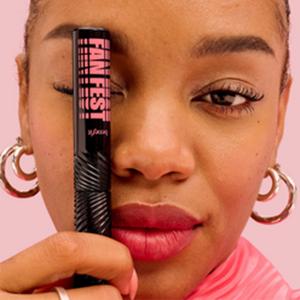 benefit 扇發魅力濃俏睫毛膏