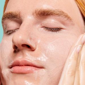 benefit 無孔不入果萃洗卸雙效卸妝油