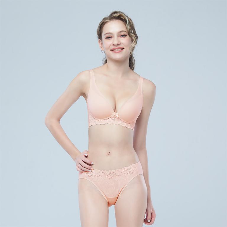 【思薇爾】Love myself系列B-E罩無鋼圈模杯蕾絲包覆無痕女內衣(柔膚色)