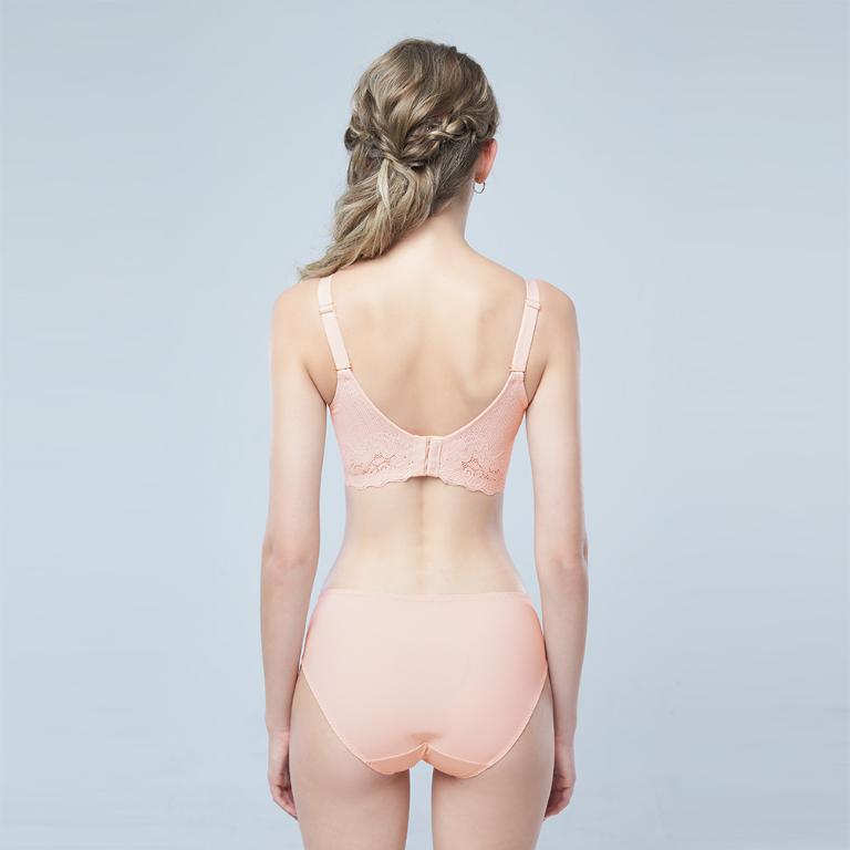 【思薇爾】Love myself系列B-E罩無鋼圈模杯蕾絲包覆無痕女內衣(柔膚色)
