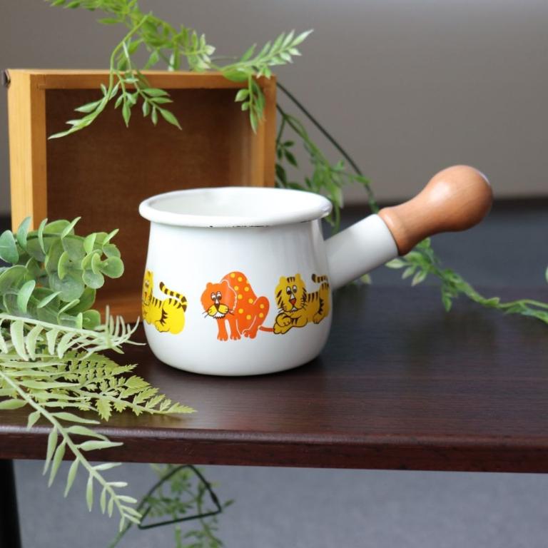 PLUNE ADERIA聯名復古琺瑯牛奶鍋550ml