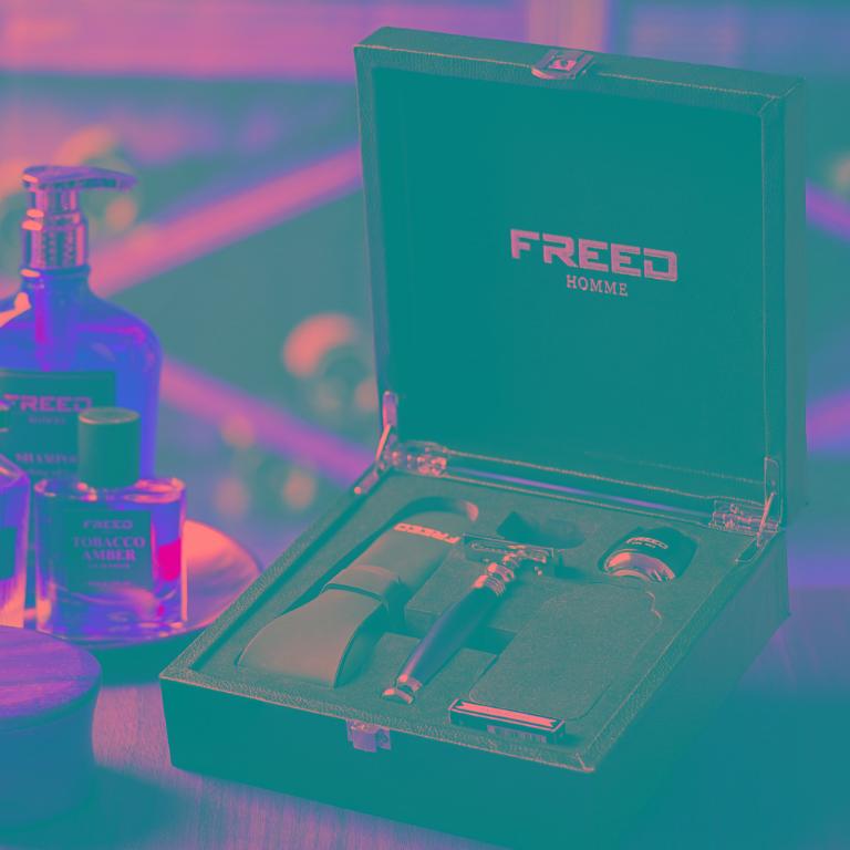 FREED 尊爵四件組雙刃安全刮鬍刀禮盒-馬鞍棕+客製化刻字服務