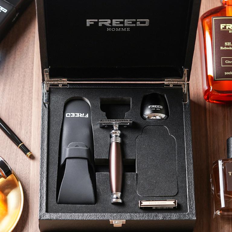 FREED 尊爵四件組雙刃安全刮鬍刀禮盒-馬鞍棕+客製化刻字服務