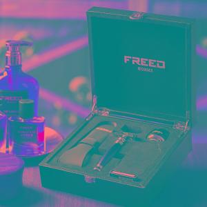 FREED 尊爵四件組雙刃安全刮鬍刀禮盒-馬鞍棕+客製化刻字服務