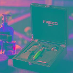 FREED 尊爵四件組雙刃安全刮鬍刀禮盒-時尚藍+客製化刻字服務