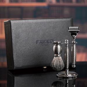 FREED 五刀式刮鬍刀豪華禮盒四件組 - F滿版鍍鎳浮雕