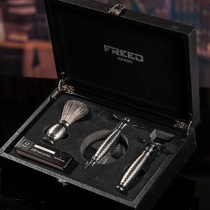 FREED 雙刃式刮鬍刀豪華禮盒四件組 - F滿版鍍鎳浮雕