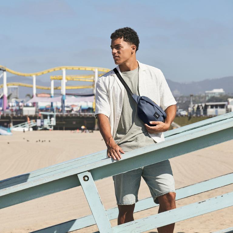 Pacsafe Go 隨行防盜斜背/胸包 2.5L-沁心藍