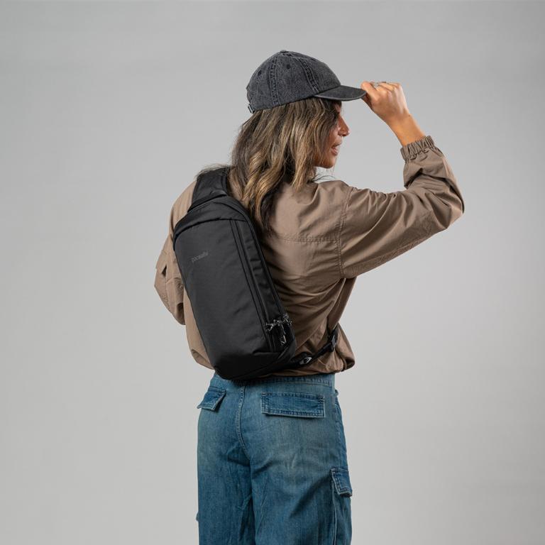 Pacsafe V 325 城市探險防盜斜背胸背包(10L)-黑色