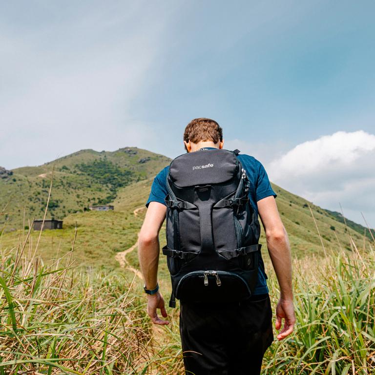 Pacsafe EXP35 防盜旅行後背包 (35L)-黑色