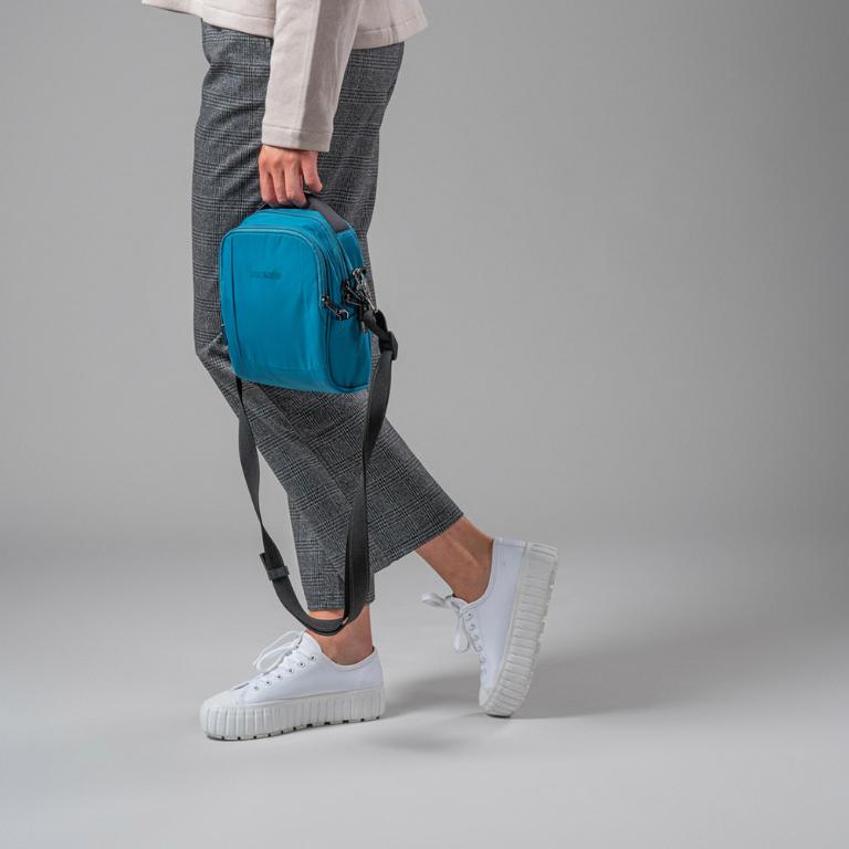 Pacsafe LS100 ECONYL® Fabric 都市防盜斜肩包 LS100(3L)-潮汐藍