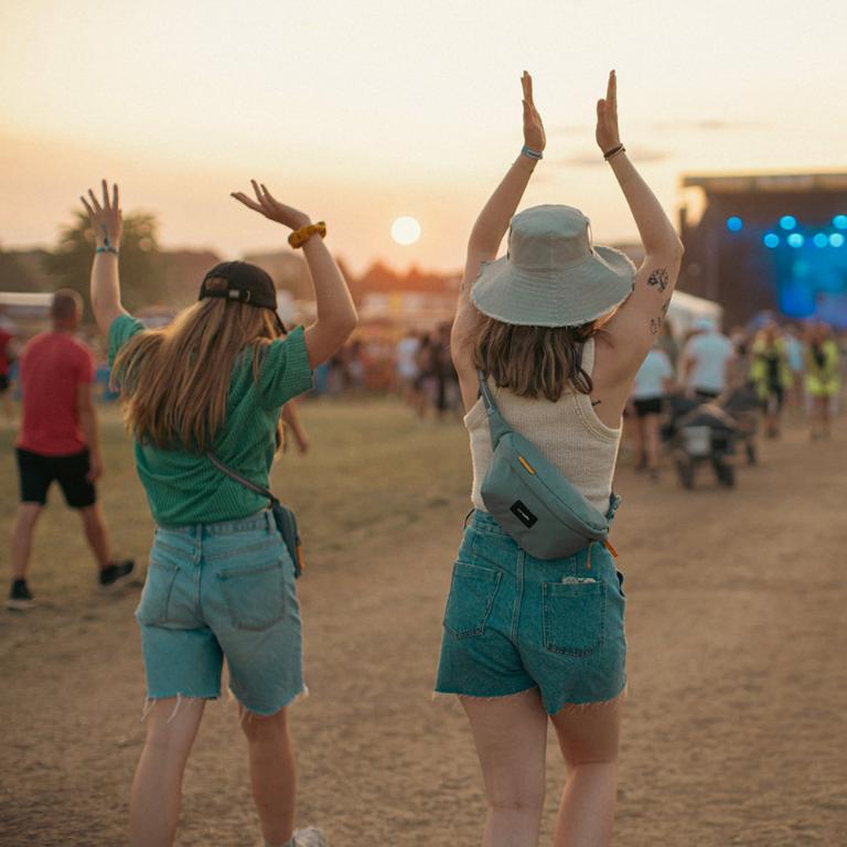 Pacsafe Go 隨行防盜斜背/胸包 2.5L-沁心藍