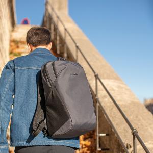 Pacsafe V 20L 防盜探險後背包 (20L)-亮黑色